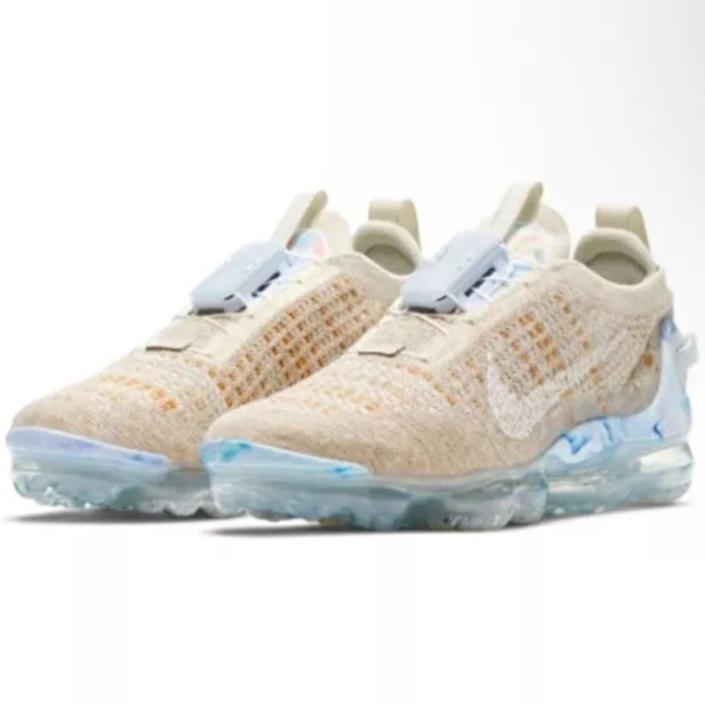 NEW W Size 10 - Nike Air
VaporMax 2020 Flyknit Oatmeal
M Size 8.5 - Picture 2 of 10